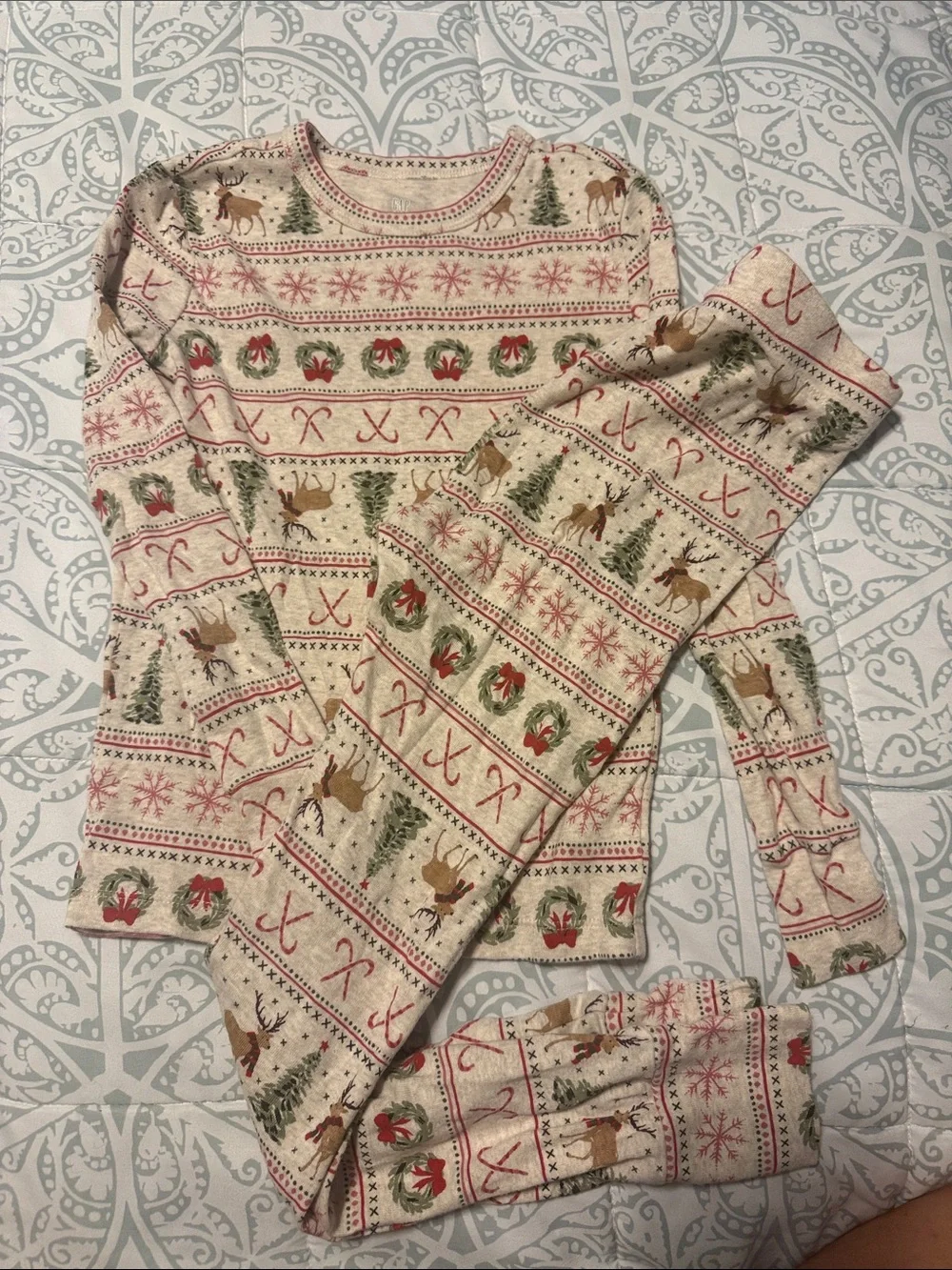 GAP Cream Holiday Reindeer & Wreath Pajama Set